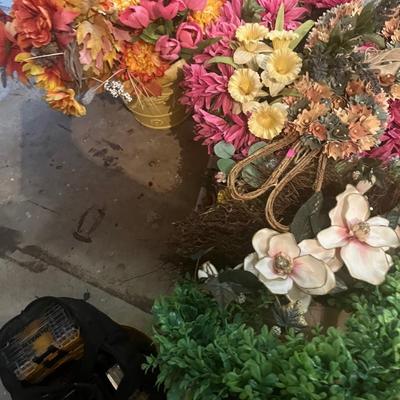 Sale Photo Thumbnail #491: Several Wreaths and flowers