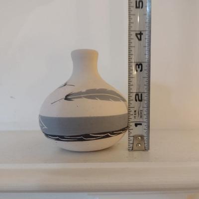 Navajo Native American Feather Design Vase- Signed 'Little Gray'- Approx 3 1/2" Tall