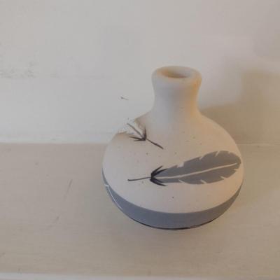Navajo Native American Feather Design Vase- Signed 'Little Gray'- Approx 3 1/2" Tall