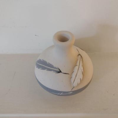 Navajo Native American Feather Design Vase- Signed 'Little Gray'- Approx 3 1/2" Tall