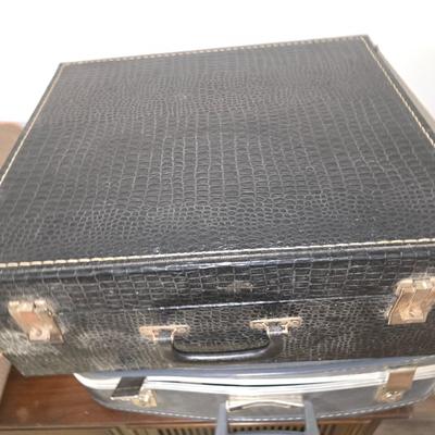 Alligator style suitcase