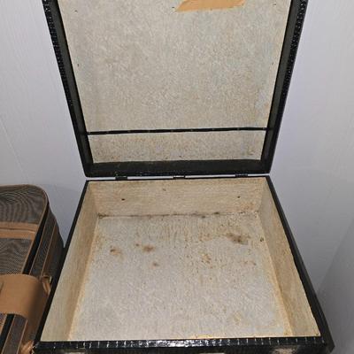 Alligator style suitcase