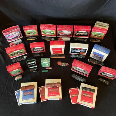 20 Lionel Hallmark Keepsake Ornaments (KC-SS)