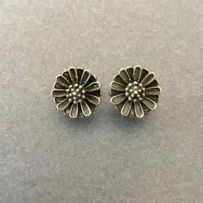 Cute bronze, toned, flower, stud earrings