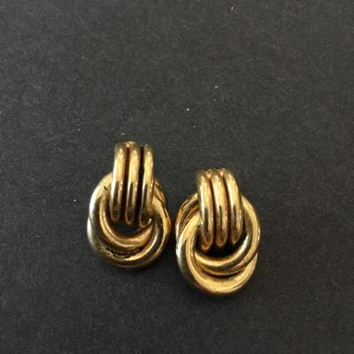 Vintage gold tone earrings