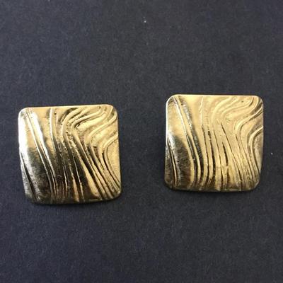 Vintage textured gold tone square stud earrings