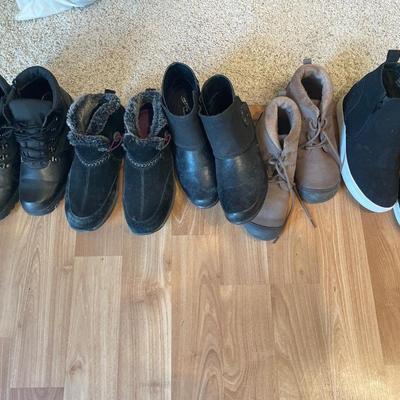 Ladies boots mostly black