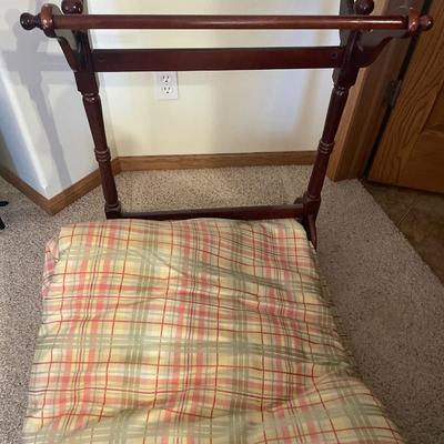 Quilt rack and comforter