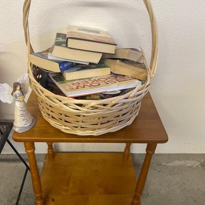 Small wood table with basket