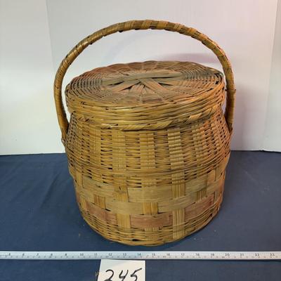 Vintage Market Basket with Lid