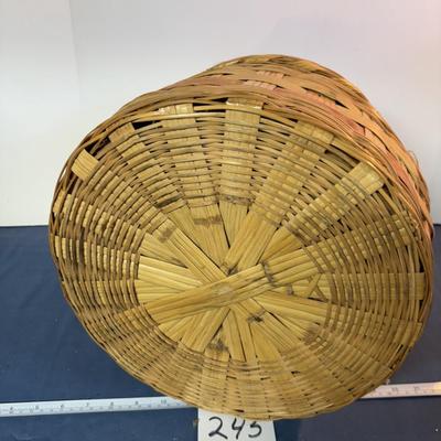 Vintage Market Basket with Lid