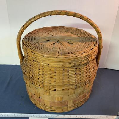 Vintage Market Basket with Lid