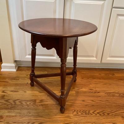L727 Vintage Mahogany Round Tavern Style Side Table