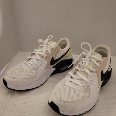Brand new women Nike Air Max 7.5