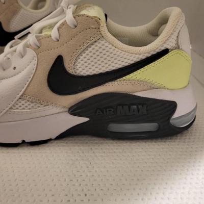 Brand new women Nike Air Max 7.5