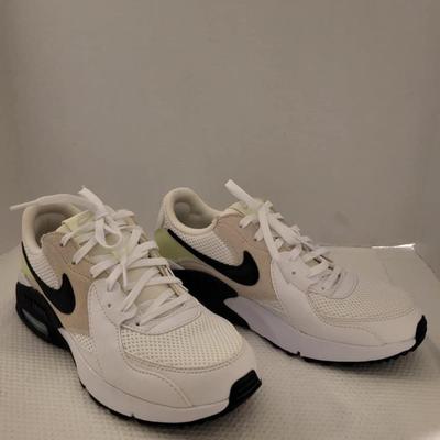 Brand new women Nike Air Max 7.5
