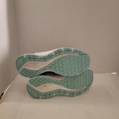 Skechers Air coolerd ultra light size 7 near new