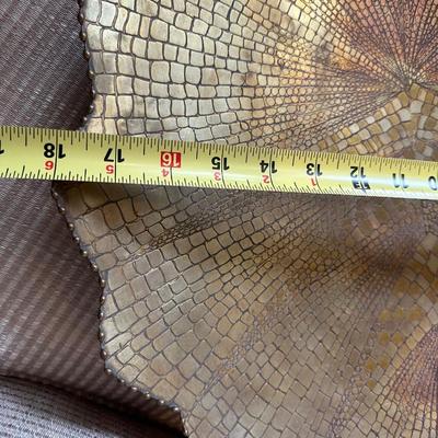 Large Vintage Brass Leaf-Shaped Decorative Tray – Textured & Etched Design – Made in India