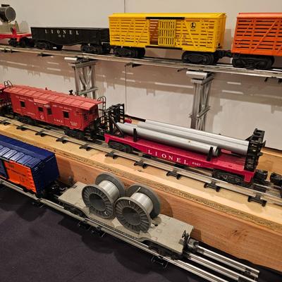 Assortment of Vintage Lionel Lines Cars O Gauge (T2-JS)