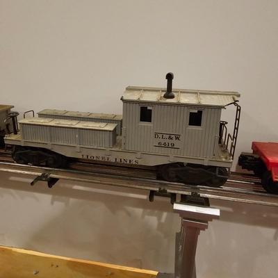 Assortment of Vintage Lionel Lines Cars O Gauge (T2-JS)