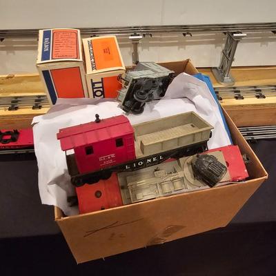 Assortment of Vintage Lionel Lines Cars O Gauge (T2-JS)