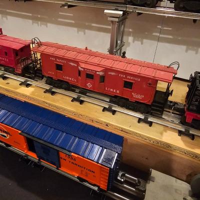 Assortment of Vintage Lionel Lines Cars O Gauge (T2-JS)