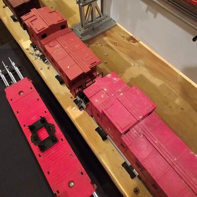 Assortment of Vintage Lionel Lines Cars O Gauge (T2-JS)