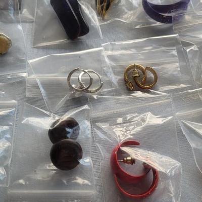 EARINGS, EARINGS, EARINGS!