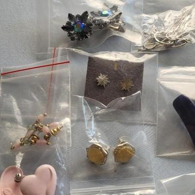 EARINGS, EARINGS, EARINGS!