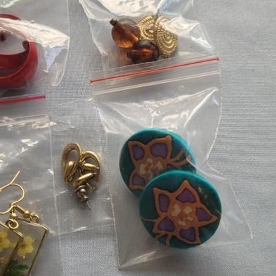 EARINGS, EARINGS, EARINGS!