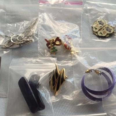 EARINGS, EARINGS, EARINGS!