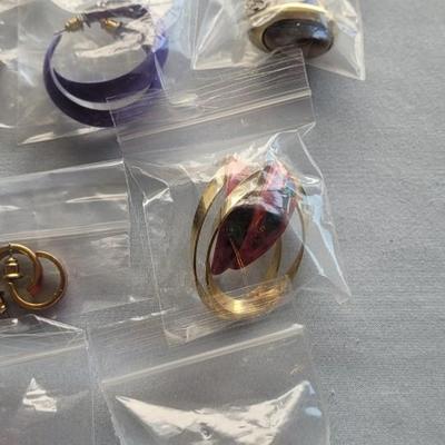 EARINGS, EARINGS, EARINGS!