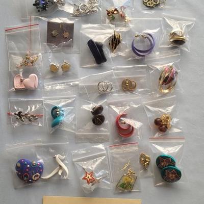 EARINGS, EARINGS, EARINGS!