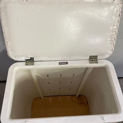 Redmon wicker laundry basket