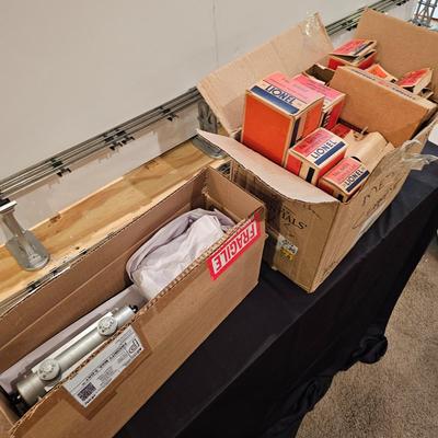 Vintage Lionel Cars & Boxes (T1-JS)