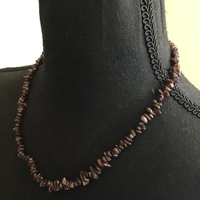 Beautiful Vintage Garnet Chip gemstone necklace