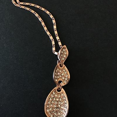 Beautiful 18 karat RGP Rose gold plated, necklace, very beautiful very nice