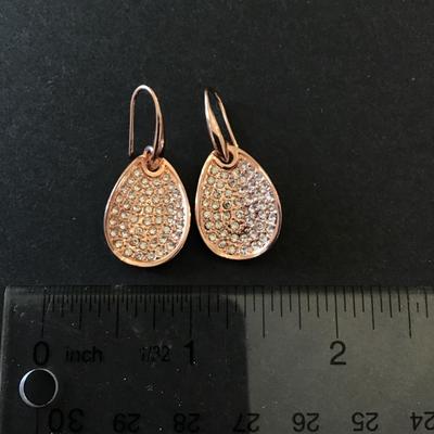 Beautiful, 18 karat RGP Rose gold plated Crystal dangle earrings