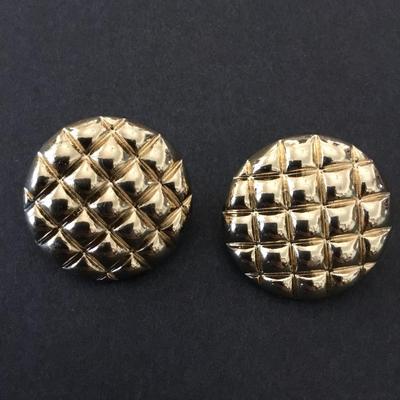 Nice Vintage gold tone clip on earrings