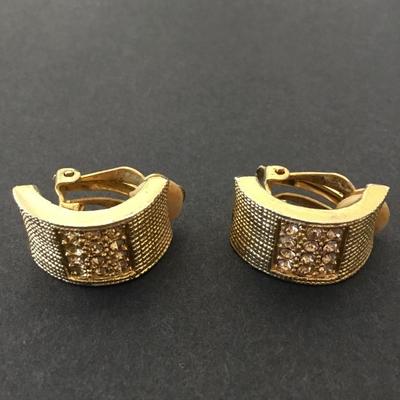 Beautiful vintage clip on earrings