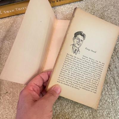 Best Selling Novels incl Many 1st Editions (BR-SS)