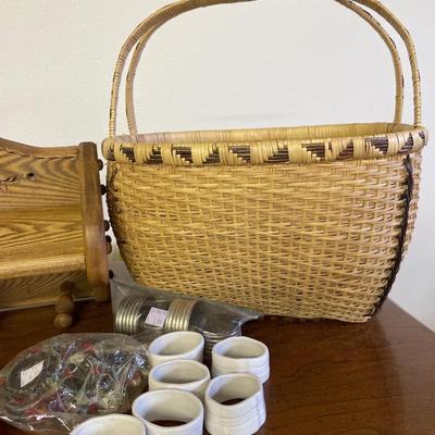 Wall decor and basket