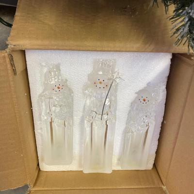 Small tree with snowmen