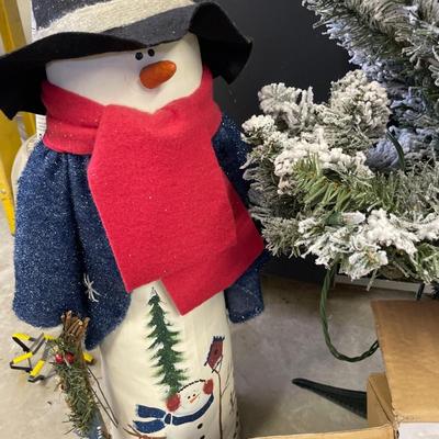 Small tree with snowmen