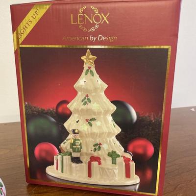 Lenox sleigh and tree
