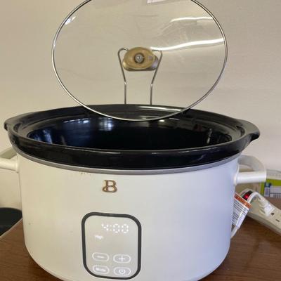 Beautiful crock pot with surge protector