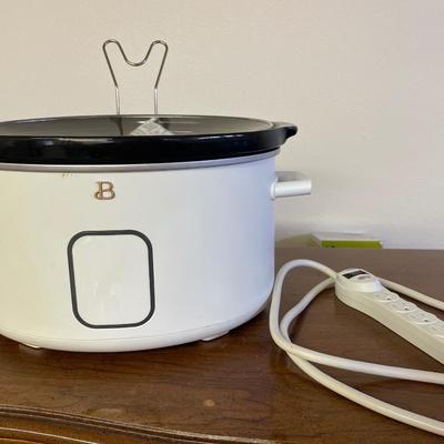 Beautiful crock pot with surge protector