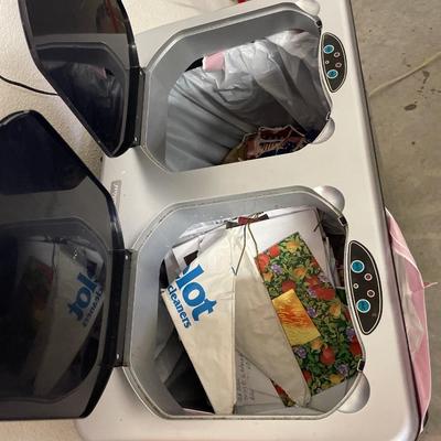 Touchless garbage