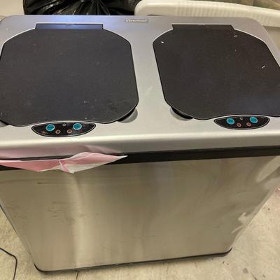 Touchless garbage