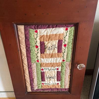Faith and friends decor with roses